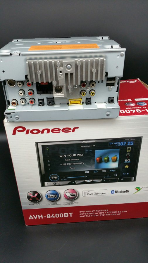 Pioneer AVH 8400 BT doppel DIN mit Blende für VW Multivan T5 Brixen