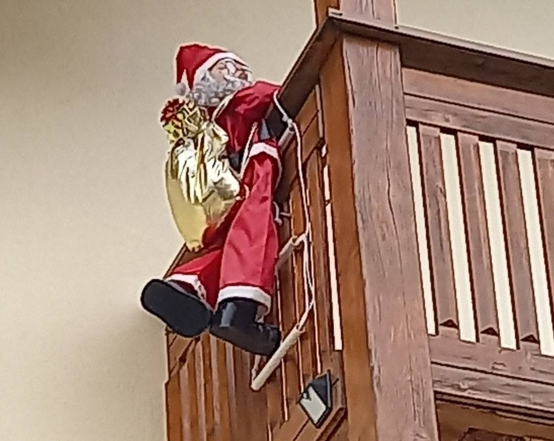 Weihnachtsmann mit Leiter für Balkon oder Treppe Taisten 308639