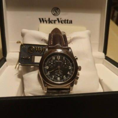 Neuwertige Armbanduhr der Marke Wyler Vetta - thumb