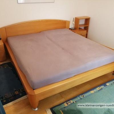 Bett mit zwei Nachtkästchen aus Buchenholz - thumb