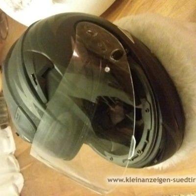 Neuwertiger Schwarzer Helm zu verkaufen - thumb