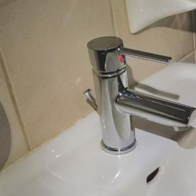 Waschbecken mit Grohe Wasserhahn - lavandino con miscelatore Grohe - thumb