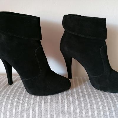Elegante schwarze Stiefletten, Wildleder, Gr. 38 - thumb