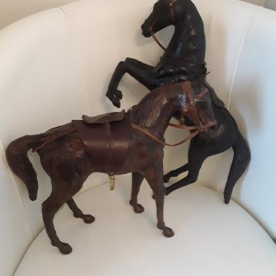 Zwei dekorative Pferde - thumb