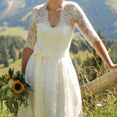 Brautkleid Dirndl - trachtig und elegant - thumb