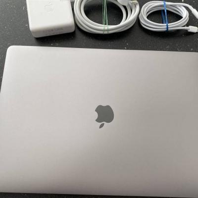 Apple MacBook Pro 15 Retina mit Touch Bar - thumb