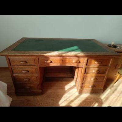 Alter Schreibtisch massiv Holz - thumb