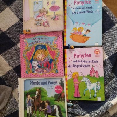 verschiedene Kinderbücher gegen freiwillige Spende abzugeben - thumb