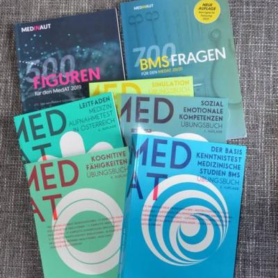 Bücher zur Vorbereitung auf Aufnahmetest MedAT in Österreich - thumb