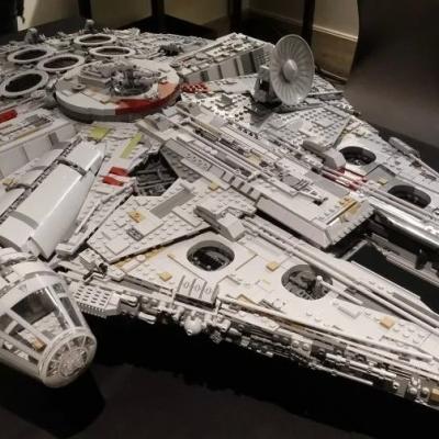 Lego Star Wars UCS Millennium Falcon 75192 - thumb