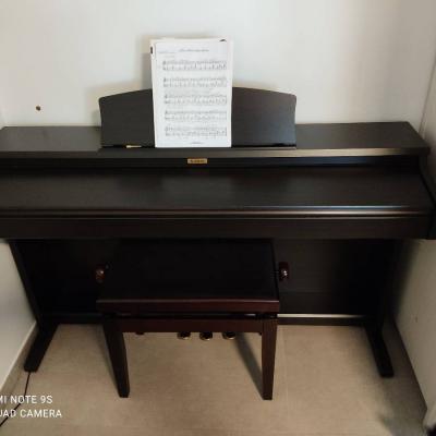 E-Piano und Klavierstuhl - thumb