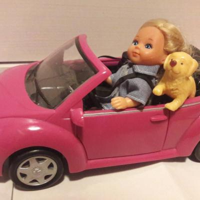 Barbie Puppe im Auto mit Zubehör - thumb
