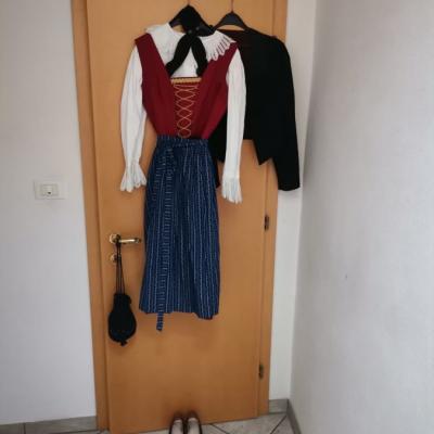 Meraner Damentracht mit Tschoap, Tasche und Schuhe - thumb