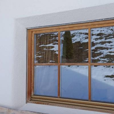 Mehrere Fenster und eine Tür in Lärchenholz abzugeben. - thumb