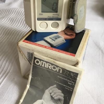Blutruck- Pulsmesser der Marke OMRON RX - thumb