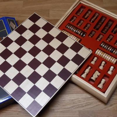 Schach-Dame Brettspiel aus Holz - thumb