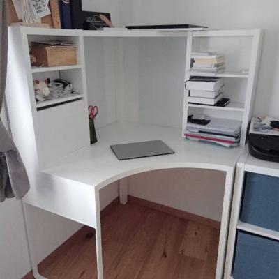 Verschenke Eckschreibtisch Ikea "Micke" in weiß - thumb