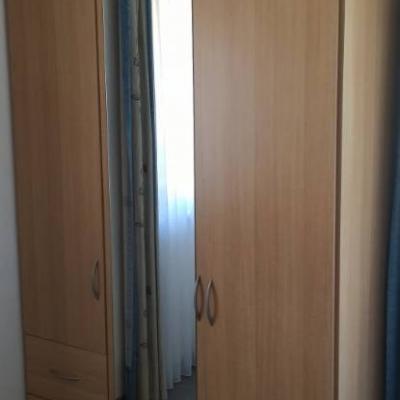 Verkaufe Kleiderschrank mit Spiegel - thumb