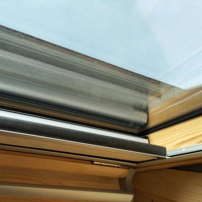 Komplettes Dachfenster 9 Monate alt, 3-fach verglast + Rollo - thumb