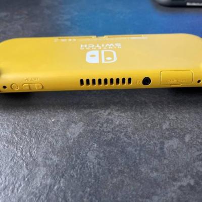 Nintendo Switch lite. - thumb