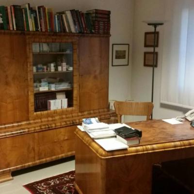 Schreibtisch mit Bücherregal - thumb