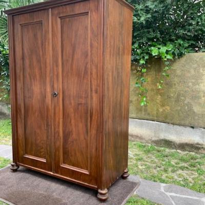 Alter Schrank, als Dekoration, Garderobe und vieles mehr - thumb