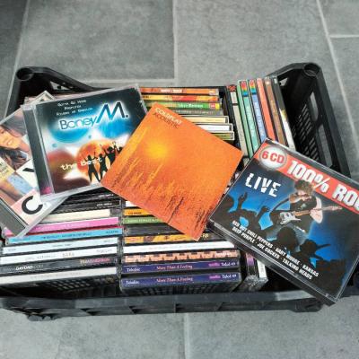Kiste voll CDs Rock/Pop - thumb