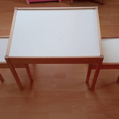 Kindertisch aus Holz mit Stühlen - thumb