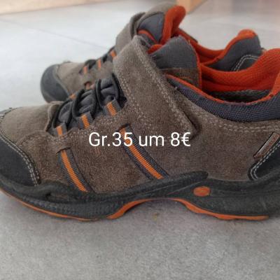 Verschiedene Schuhe für Jungs - thumb