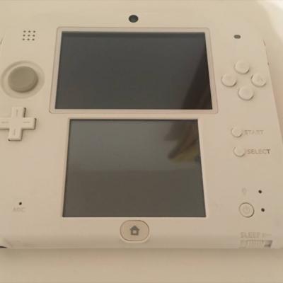 Nintendo 2DS inkl. 3 Spiele - thumb