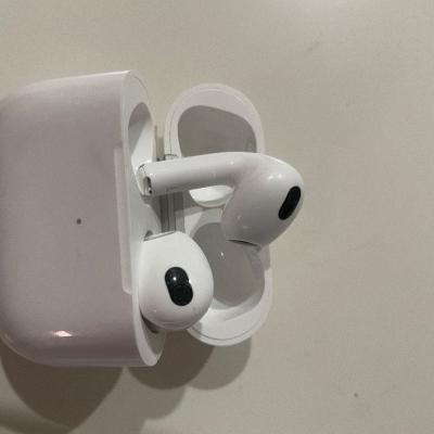 Apple Airpods 3 - thumb