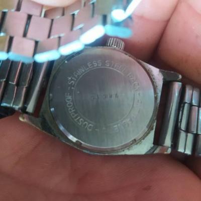 Verkaufe alte funktionierende Armbanduhr - thumb