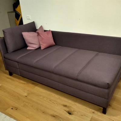 Joka-Couch in charmantem Violet; absolut neuwertig - thumb