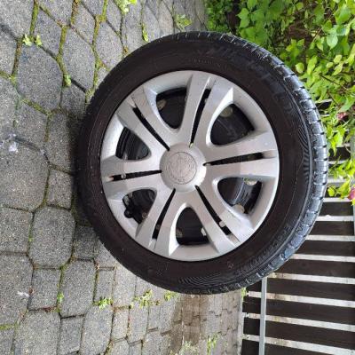 Neuwertige Autoreifen - thumb