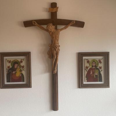 Kruzifix und 2 Hinterglasmalereibilder - thumb