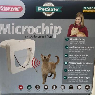 Neue Mikrochip-Katzenklappe/Nuovo gattaiola con microchip - thumb
