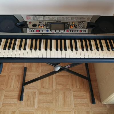Keyboard E-Piano Yamaha inkl. Ständer, perfekt für Anfänger - thumb