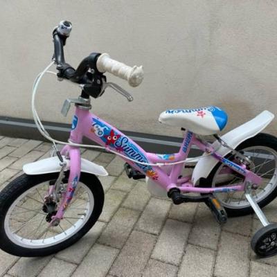 Kinderfahrrad mit Stützrädern - thumb