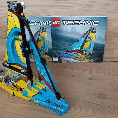 Lego Technic 42074 Rennyacht - thumb