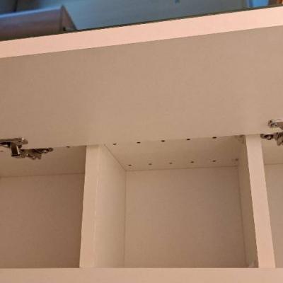 Massiver Spiegelschrank 3 Türen und LED Beleuchtung, Badmöbel - thumb