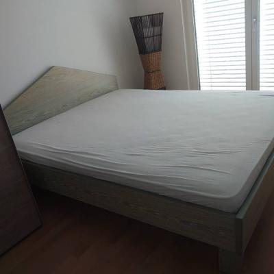 Bett mit Matratze zu verkaufen - thumb