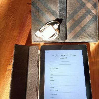 iPad 64 GB mit Hülle - thumb