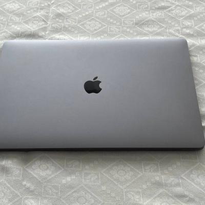 MacBook Pro 15"(Late 2019, Intel Core i9, 1TB SSD, 16GB RAM) - thumb