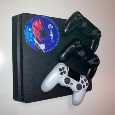 PlayStation 4 - thumb