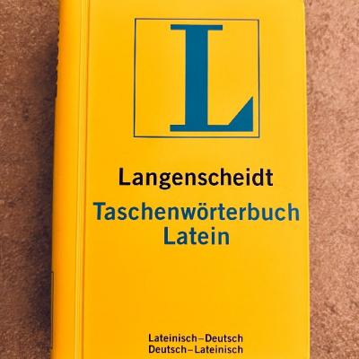 Wörterbuch LATEIN von Langenscheidt - thumb