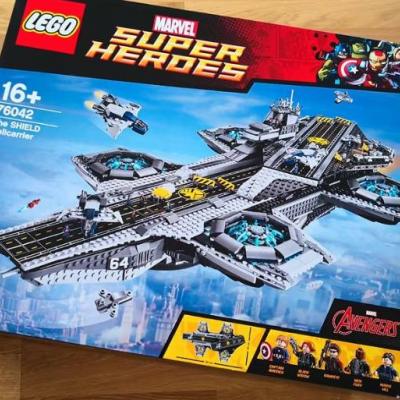 Lego 76042 The SHIELD Helicarrier - thumb