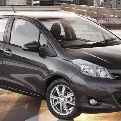 Toyota Yaris 1.3 VVT-i Benzin zu verkaufen - Garagengepflegt - thumb