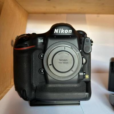Nikon D4 mit Zubehör - thumb