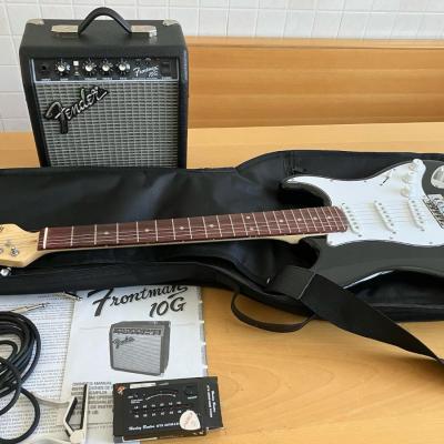 E-Gitarre mit Verstärker und Metronom - thumb