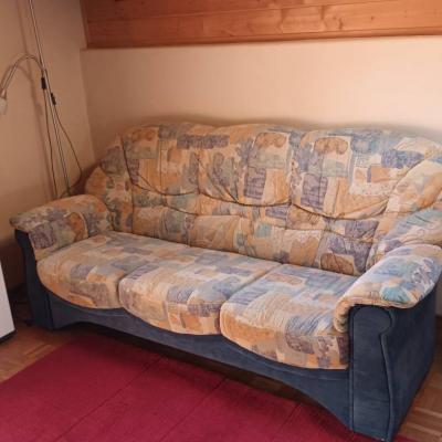 Sehr gut erhaltene Couch zu verschenken - thumb